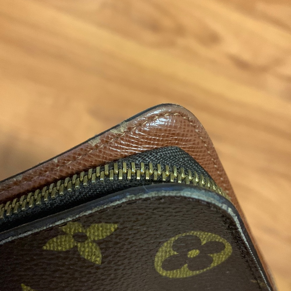 Authentic Louis Vuitton
Monogram Porte-Monnaie Zippy Wallet - Picture 6 of 16